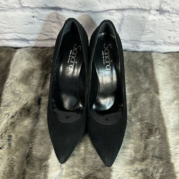 BNIB simple black pumps - Picture 6 of 8
